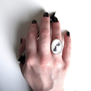 Large Oval Art Ring with "Dreaming Violinist"