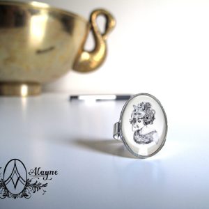 Large Oval Art Ring with "Forgotten Crab-Apples "