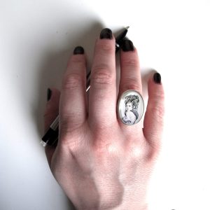 Large Oval Art Ring with "Sucker"